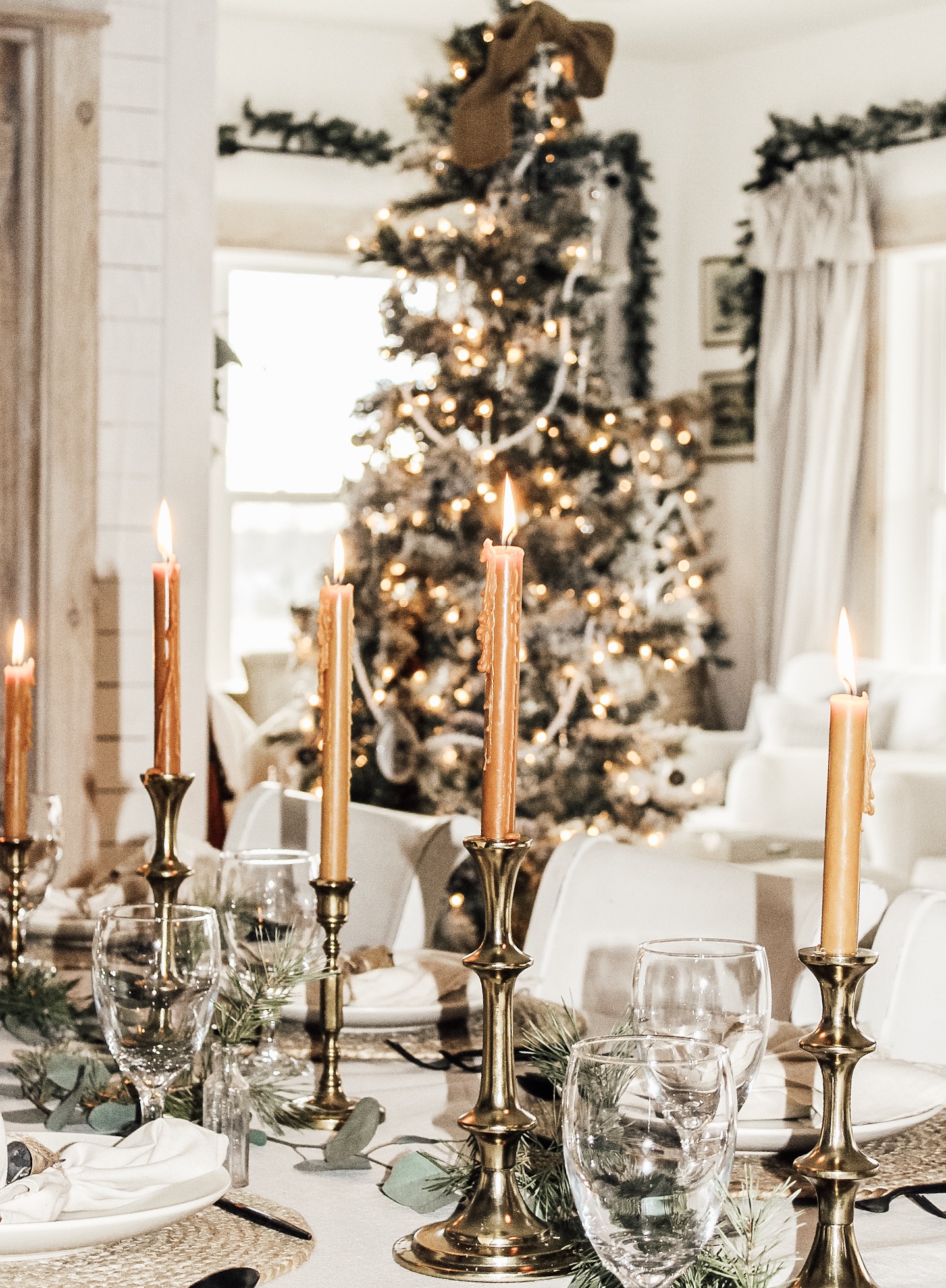5 Things to Incorporate for an Effortless Christmas Tablescape