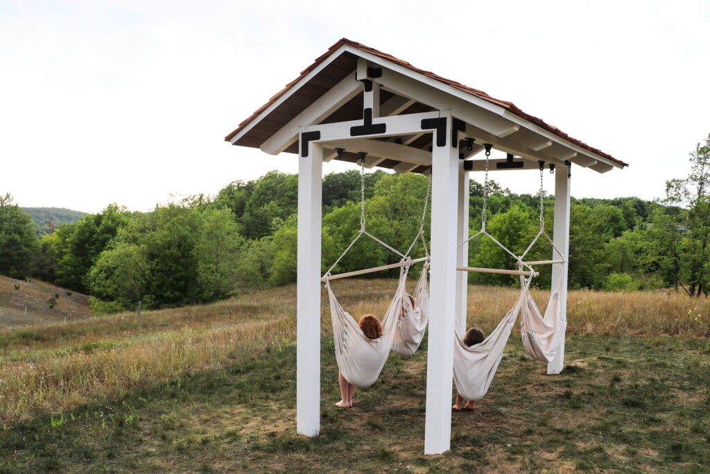 How To Build A Beautiful Covered Daybed Swing